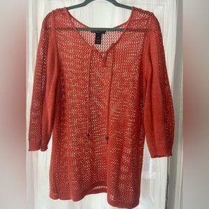 Cute open weave top, 3/4 sleeves.light gold stitching in the fabric. Sz 18/20